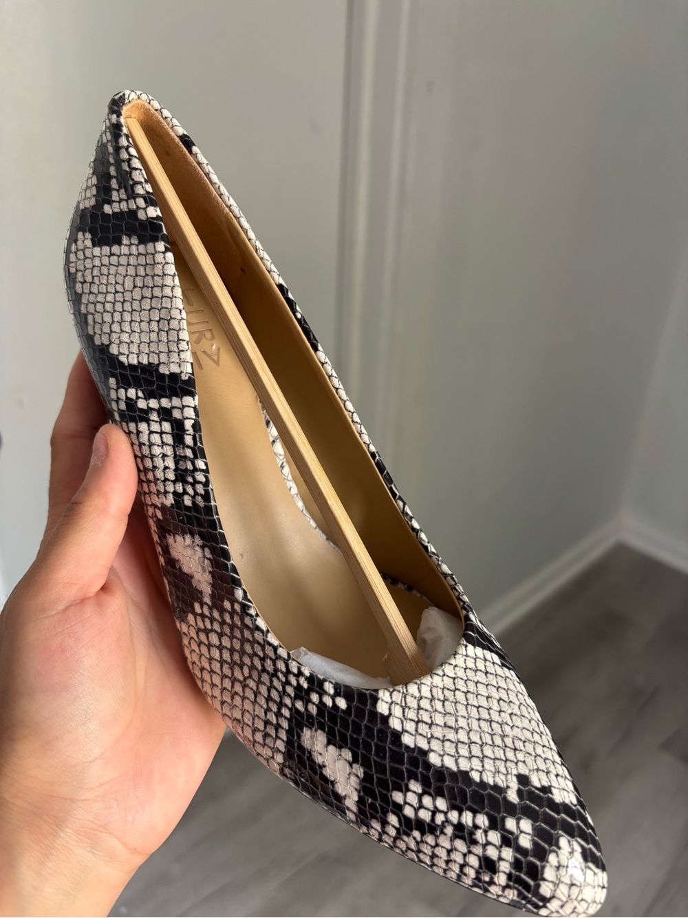 Naturalizer Snakeskin Pointed Pump - Black & White